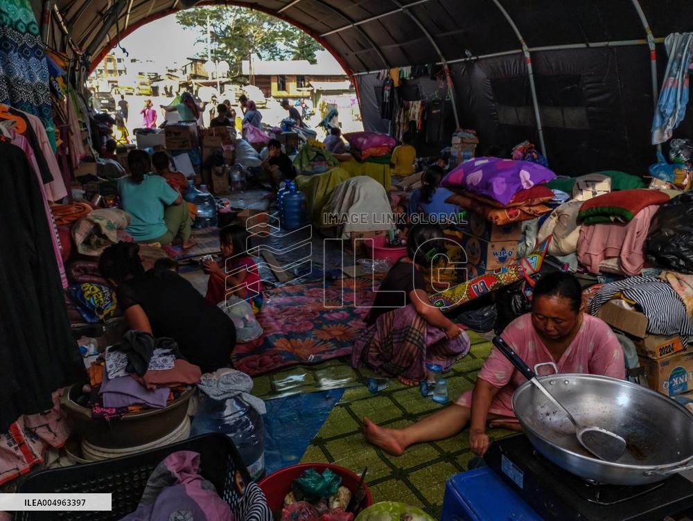 Death Toll From Devastating Floods Passes 900 - Indonesia