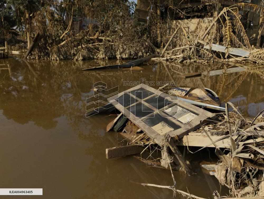 Death Toll From Devastating Floods Passes 900 - Indonesia