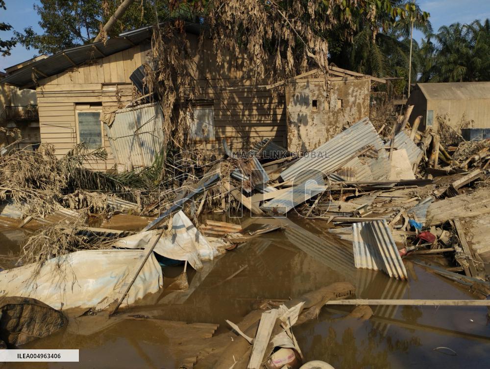 Death Toll From Devastating Floods Passes 900 - Indonesia