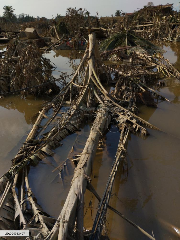 Death Toll From Devastating Floods Passes 900 - Indonesia