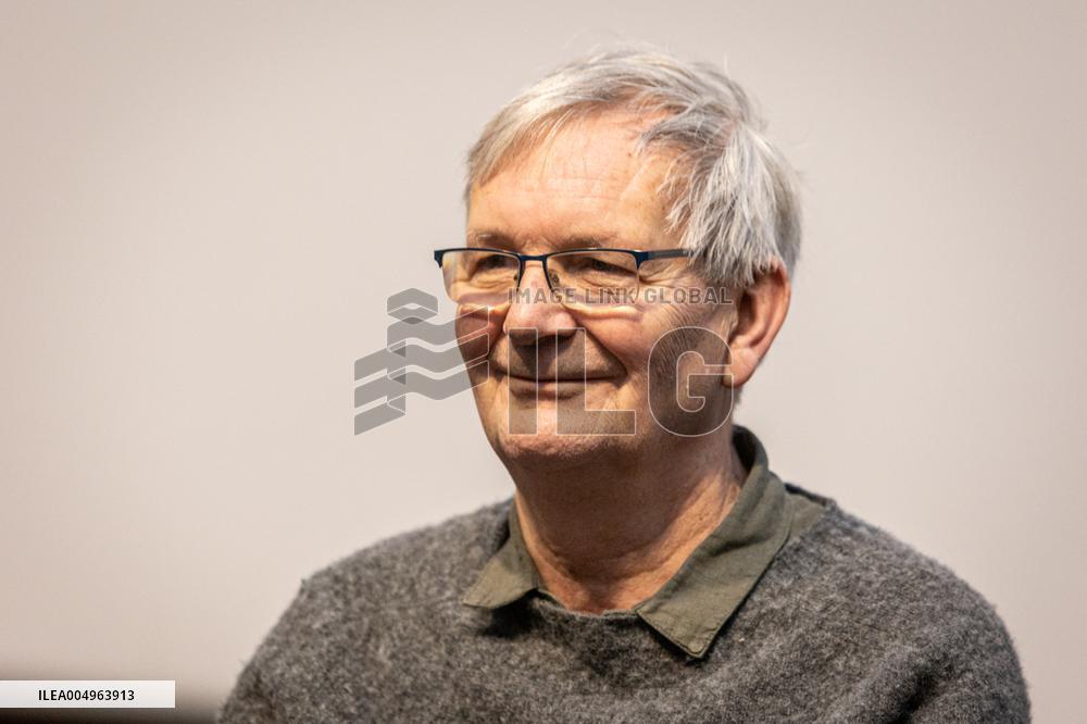 British Photographer Martin Parr Dies at 73