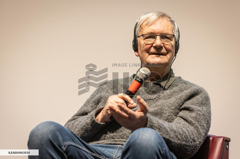 British Photographer Martin Parr Dies at 73