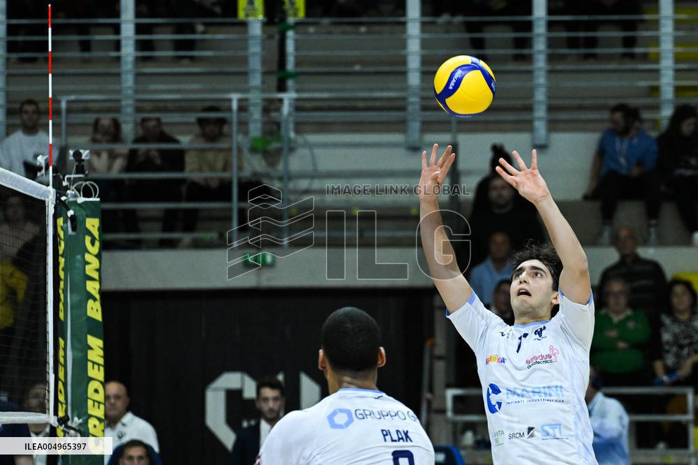 VOLLEY - Superlega Serie A - Cisterna Volley vs Gas Sales Bluenergy Piacenza 1-3 (25-21, 23-25,22-25,18-25)