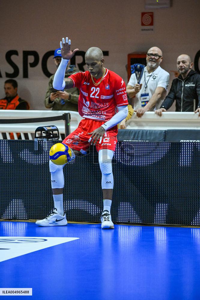 VOLLEY - Superlega Serie A - Cisterna Volley vs Gas Sales Bluenergy Piacenza 1-3 (25-21, 23-25,22-25,18-25)