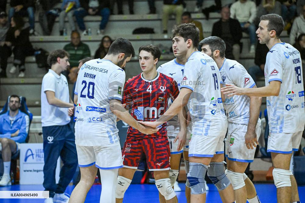 VOLLEY - Superlega Serie A - Cisterna Volley vs Gas Sales Bluenergy Piacenza 1-3 (25-21, 23-25,22-25,18-25)