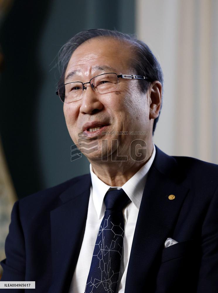 Nobel laureate Kitagawa in Stockholm