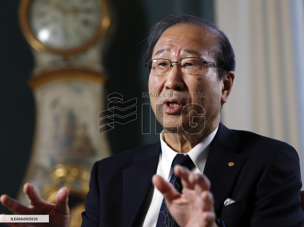 Nobel laureate Kitagawa in Stockholm