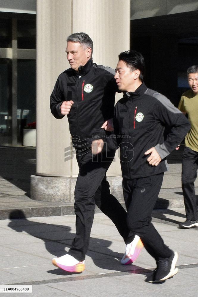 Australian defense minister in Japan