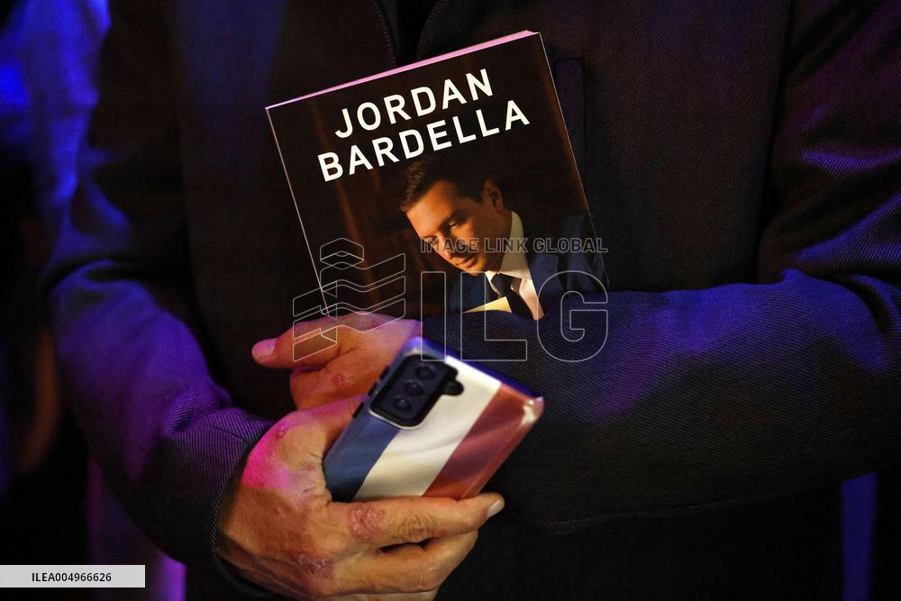 Jordan Bardella Book Signing - Escaudœuvres