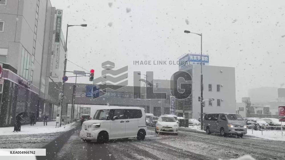 Japan: Heavy, Wet Snow Hits Hokkaido, Brings Power Outage Threat