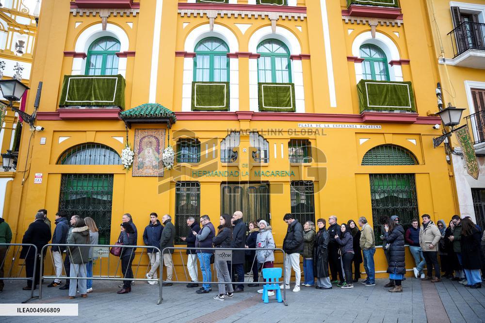 Santa Maria de la Esperanza Macarena Returns to Worship - Seville