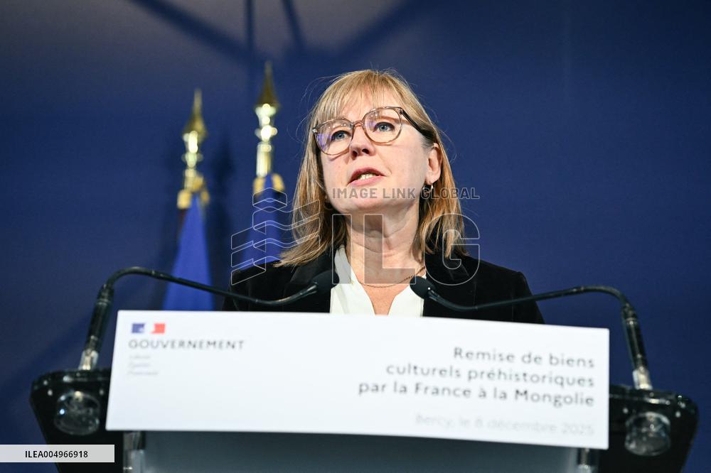 Return of prehistoric cultural property to the Mongolian authorities in Paris FA