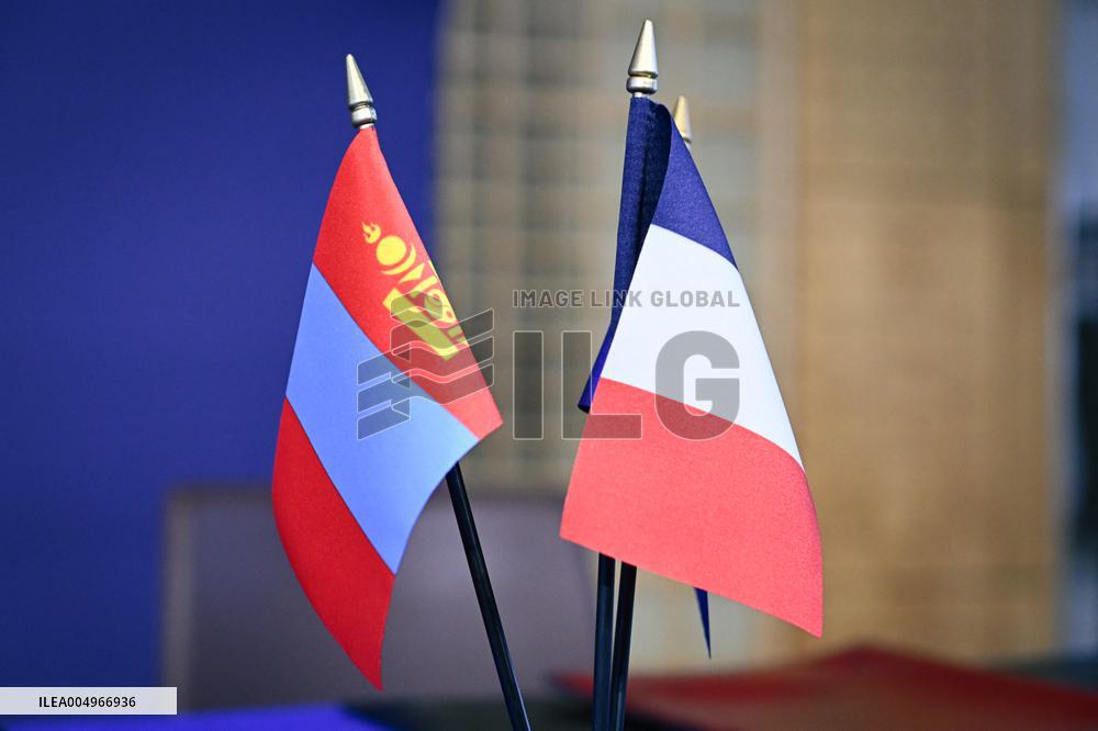 Return of prehistoric cultural property to the Mongolian authorities in Paris FA