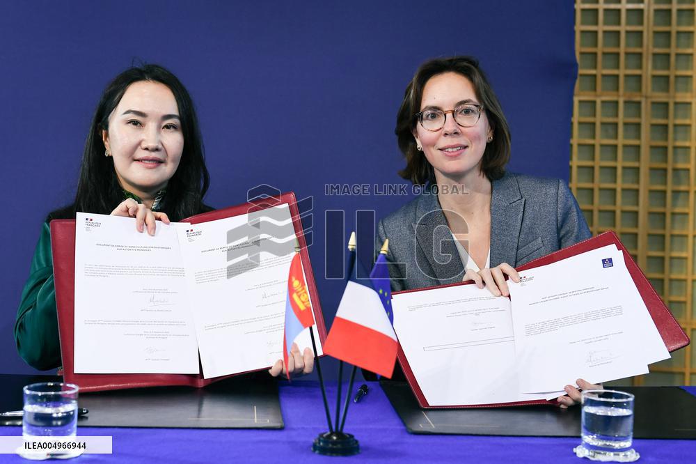 Return of prehistoric cultural property to the Mongolian authorities in Paris FA