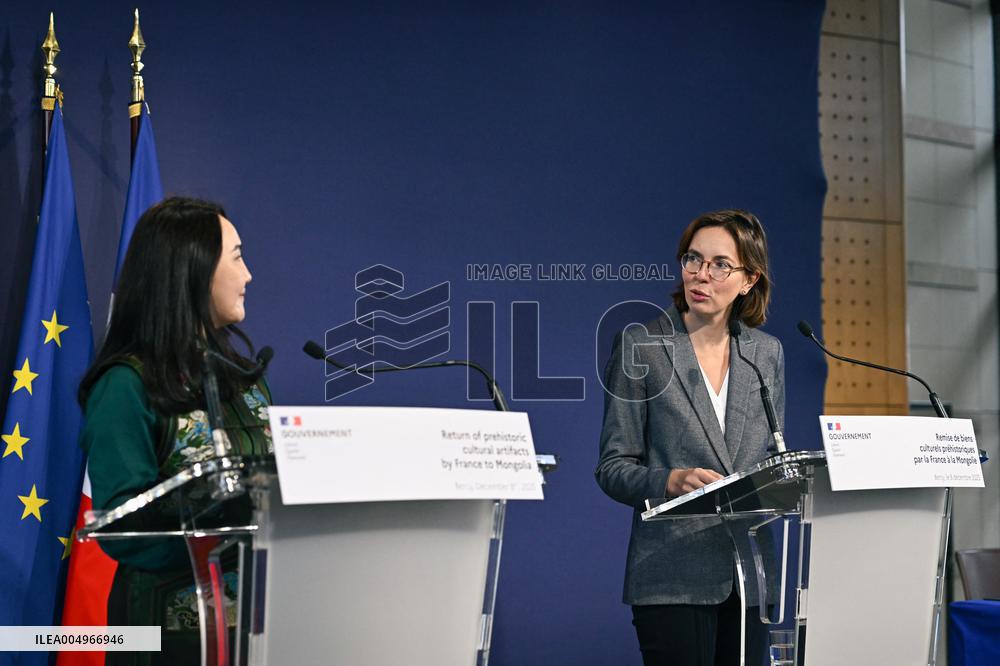 Return of prehistoric cultural property to the Mongolian authorities in Paris FA