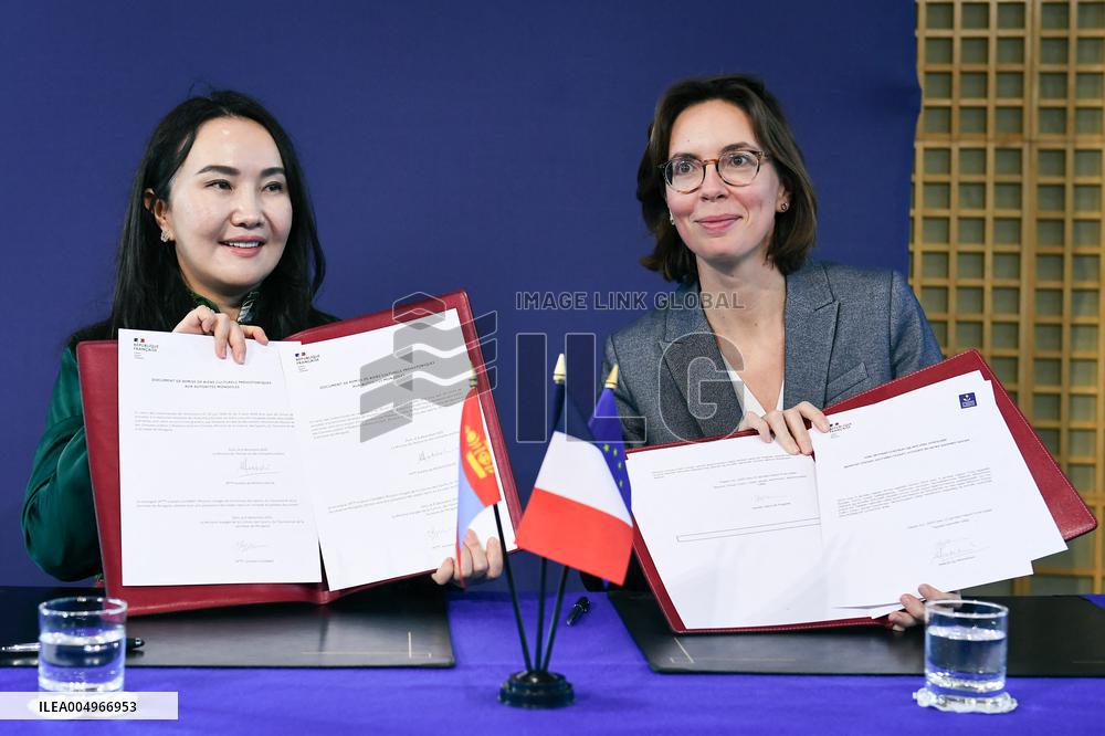 Return of prehistoric cultural property to the Mongolian authorities in Paris FA
