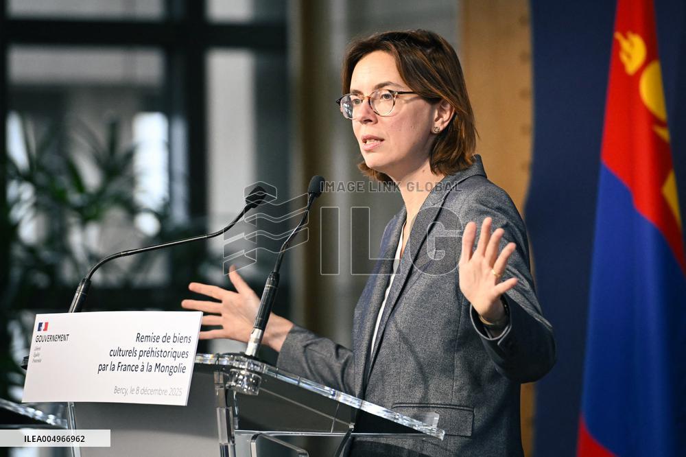 Return of prehistoric cultural property to the Mongolian authorities in Paris FA