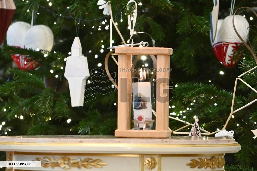 Bethlehem Light of Peace at The Presidential Palace - Warsaw
