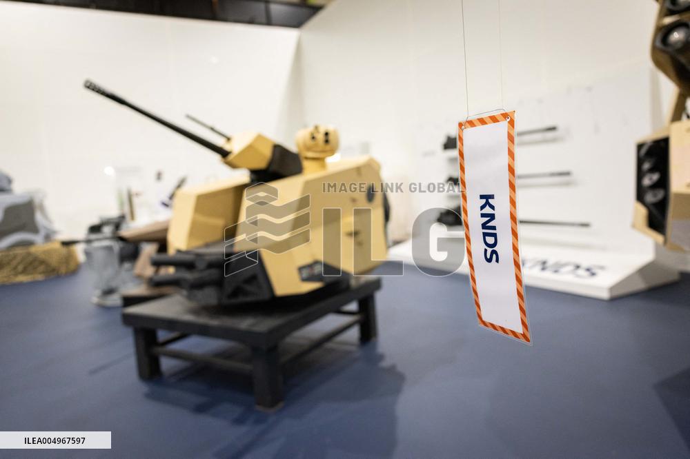 Illustrations of the military defence system supplier KNDS - Versailles AJ