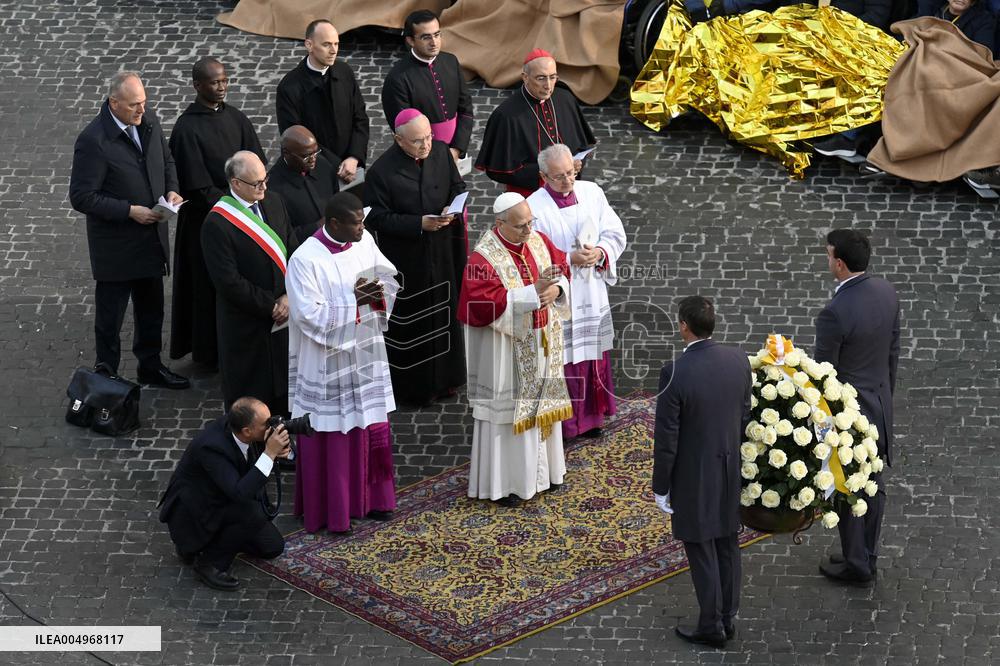 Pope Leo XIV's Traditional Homage To The Immaculate Conception - Rome
