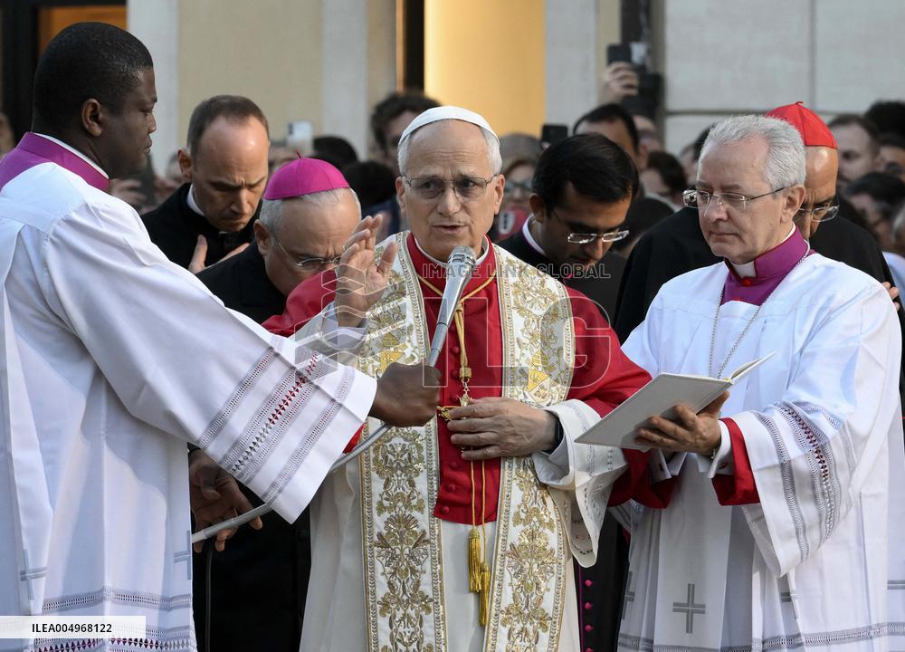 Pope Leo XIV's Traditional Homage To The Immaculate Conception - Rome