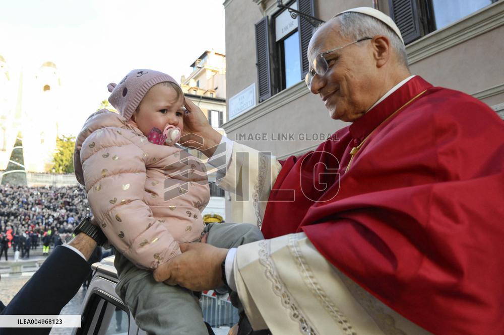 Pope Leo XIV's Traditional Homage To The Immaculate Conception - Rome