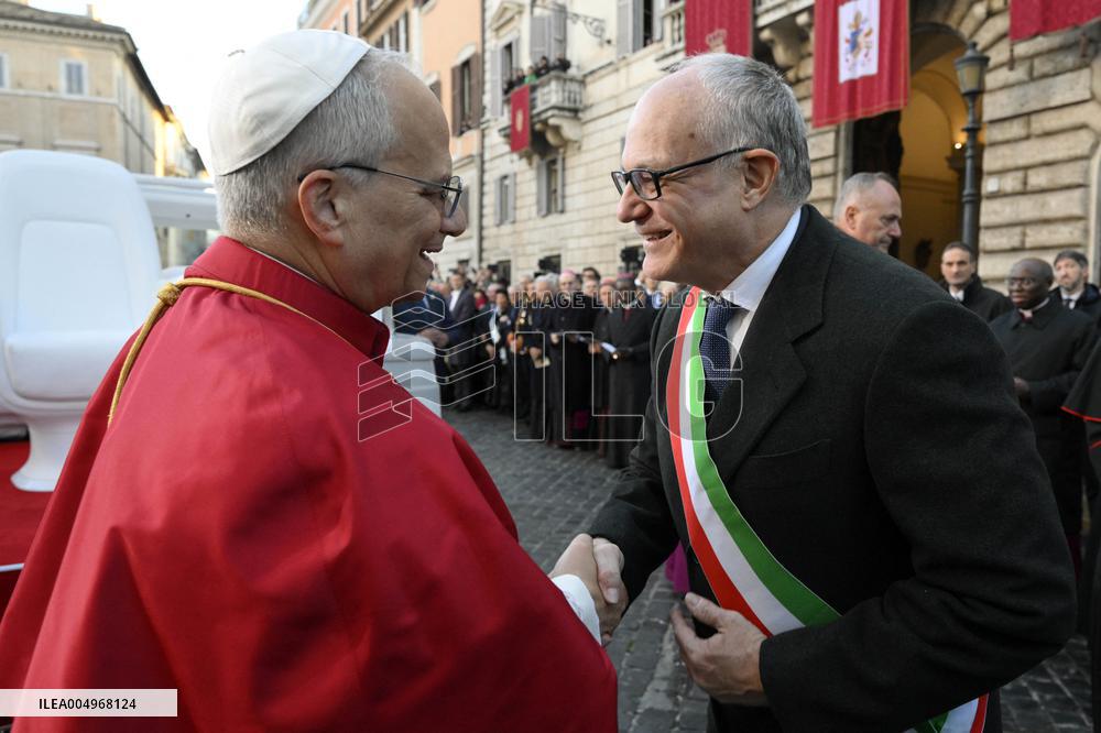 Pope Leo XIV's Traditional Homage To The Immaculate Conception - Rome