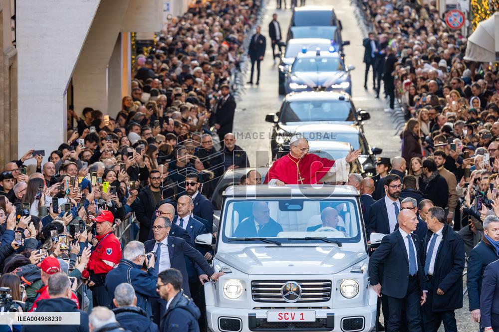 Pope Leo XIV's Traditional Homage To The Immaculate Conception - Rome