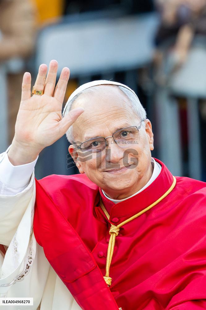 Pope Leo XIV's Traditional Homage To The Immaculate Conception - Rome