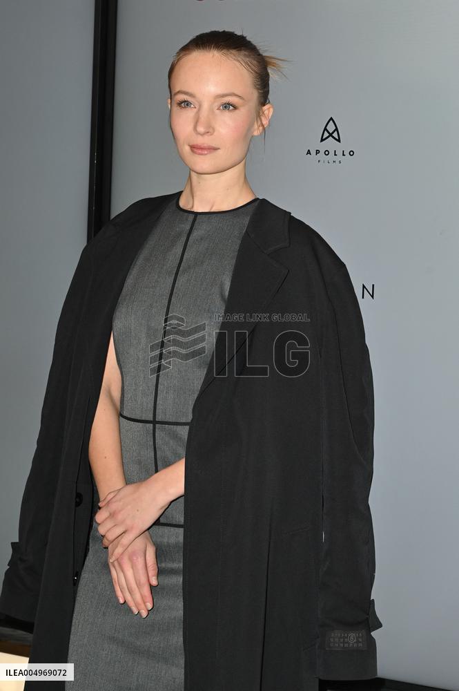 Louise Premiere - Paris