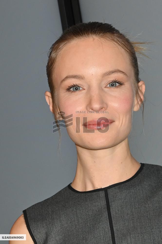 Louise Premiere - Paris