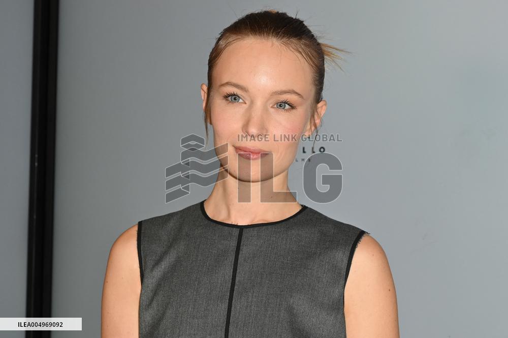 Louise Premiere - Paris