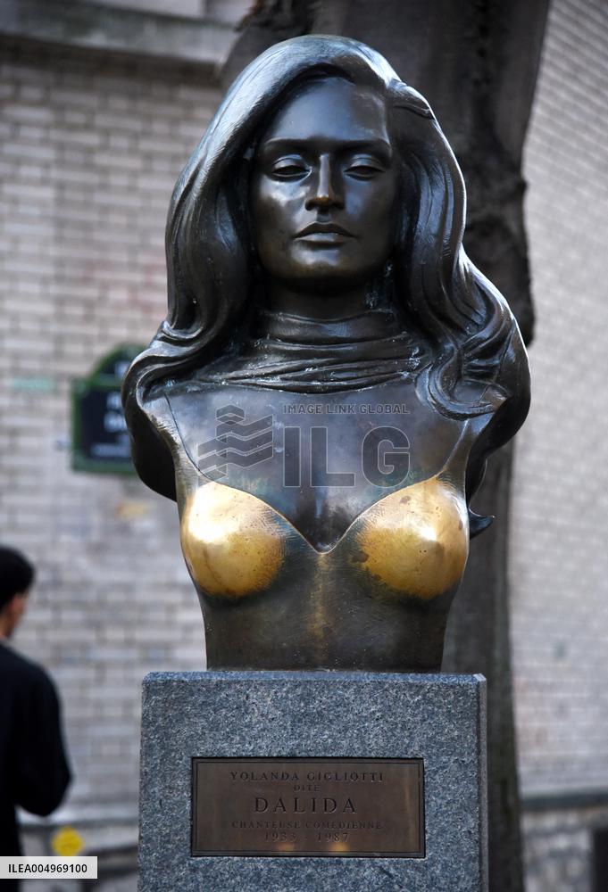 Dalida Statue in Montmartre - Paris