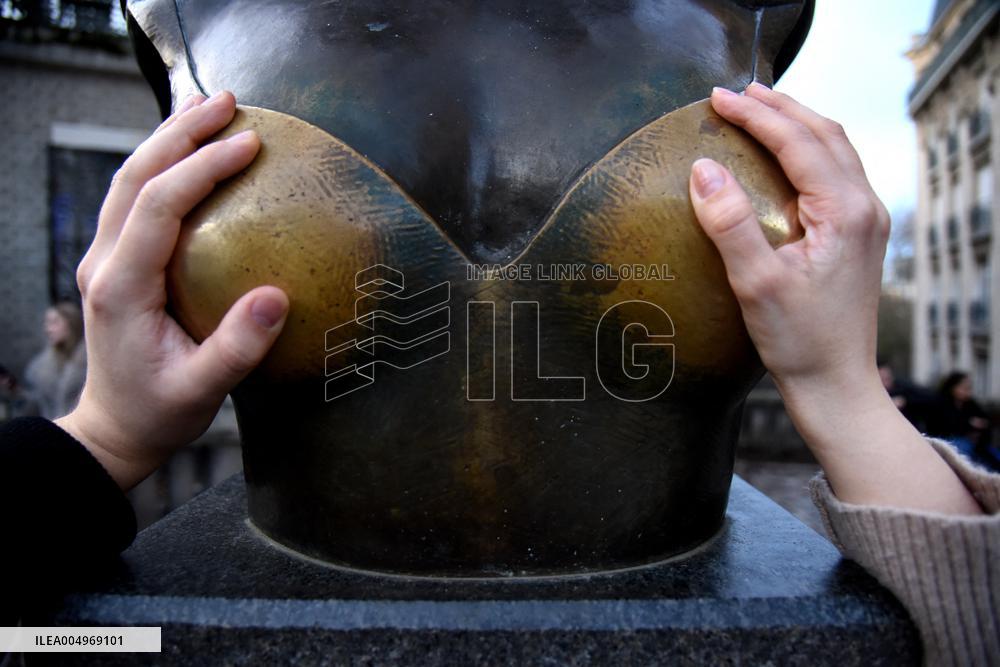 Dalida Statue in Montmartre - Paris