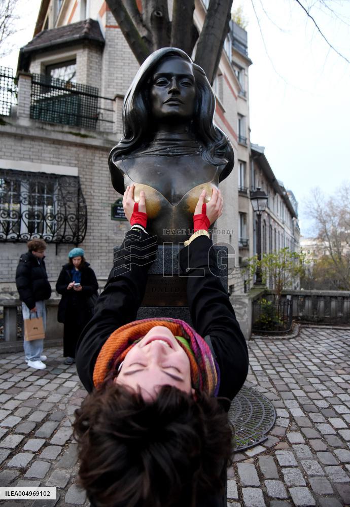 Dalida Statue in Montmartre - Paris