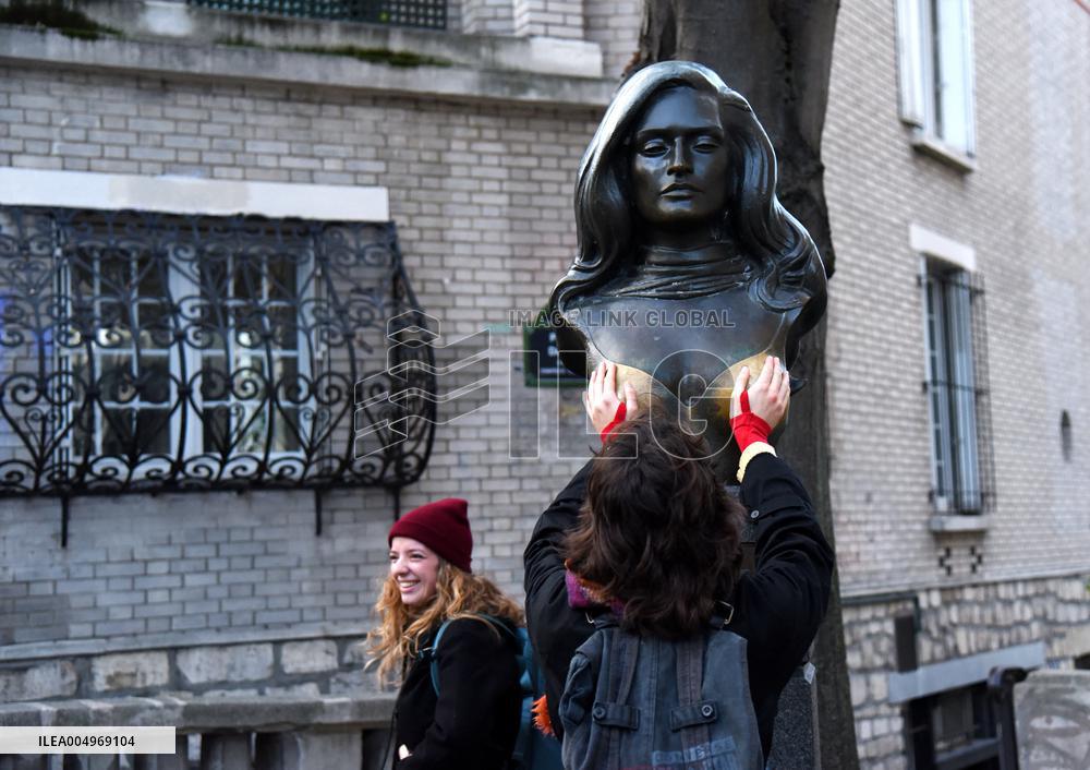 Dalida Statue in Montmartre - Paris