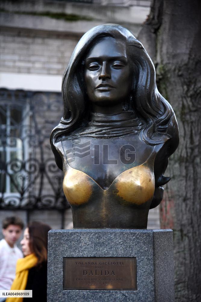 Dalida Statue in Montmartre - Paris