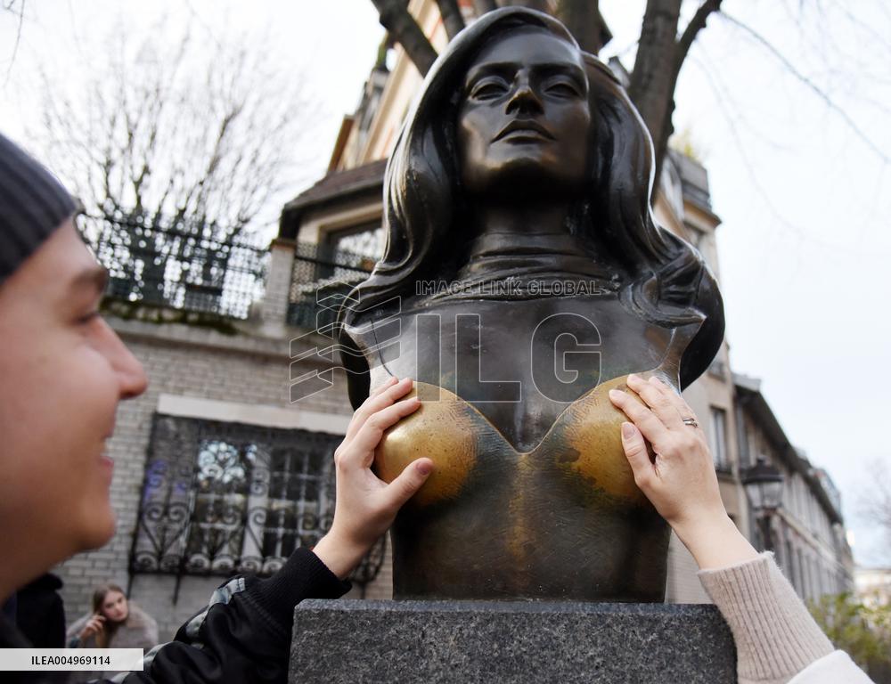 Dalida Statue in Montmartre - Paris