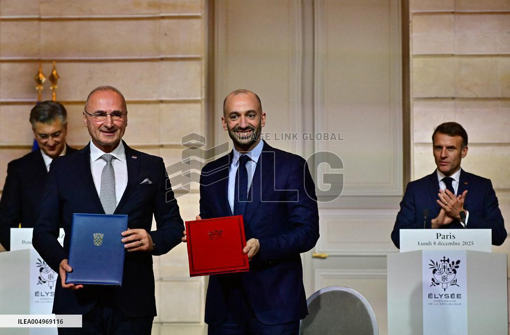 President Macron And PM Plenkovic Signing Ceremony - Paris