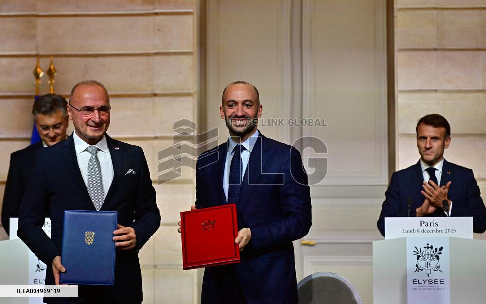 President Macron And PM Plenkovic Signing Ceremony - Paris
