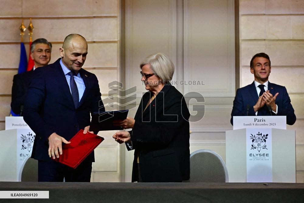 President Macron And PM Plenkovic Signing Ceremony - Paris