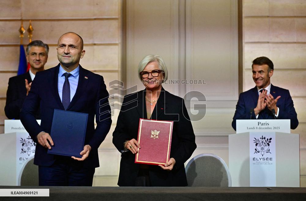 President Macron And PM Plenkovic Signing Ceremony - Paris