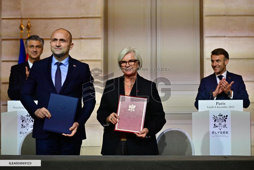 President Macron And PM Plenkovic Signing Ceremony - Paris