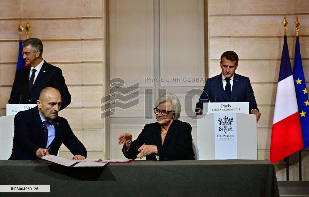 President Macron And PM Plenkovic Signing Ceremony - Paris