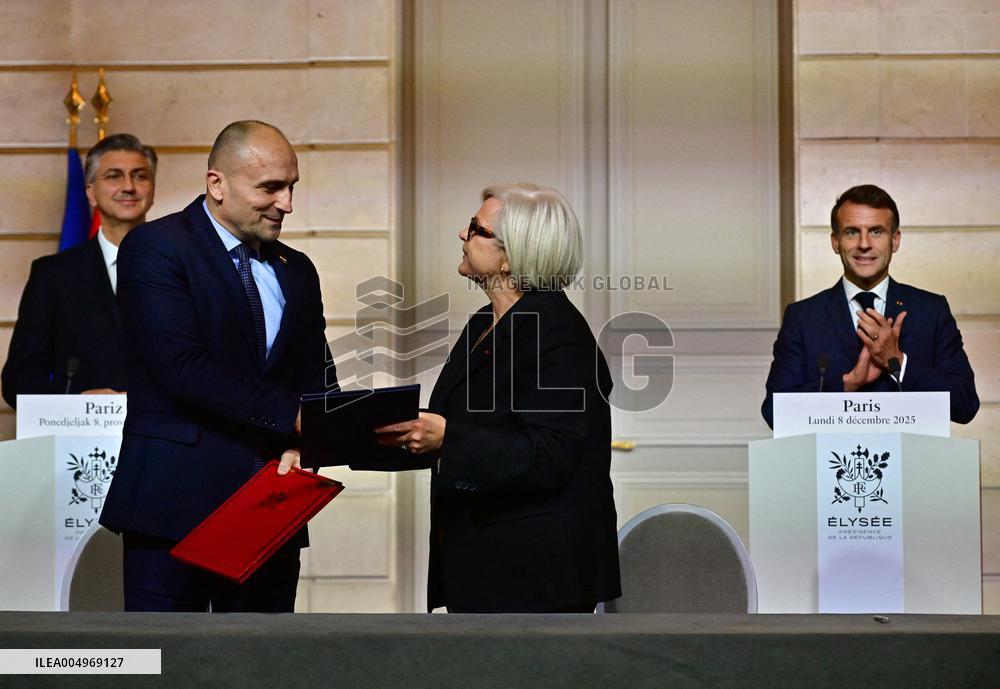 President Macron And PM Plenkovic Signing Ceremony - Paris