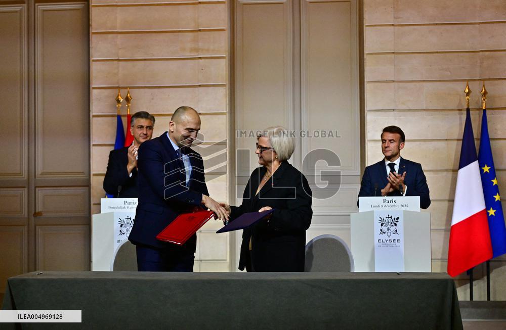 President Macron And PM Plenkovic Signing Ceremony - Paris