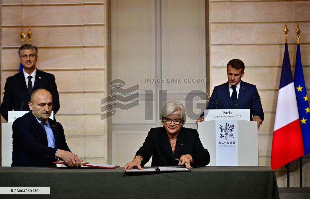 President Macron And PM Plenkovic Signing Ceremony - Paris