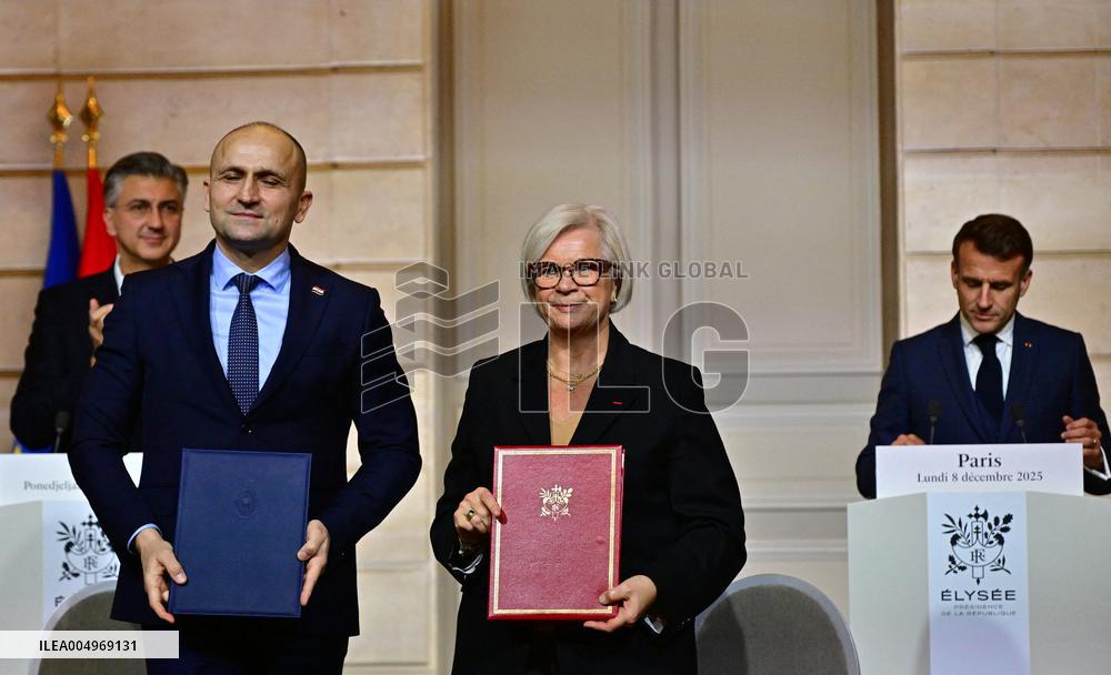 President Macron And PM Plenkovic Signing Ceremony - Paris