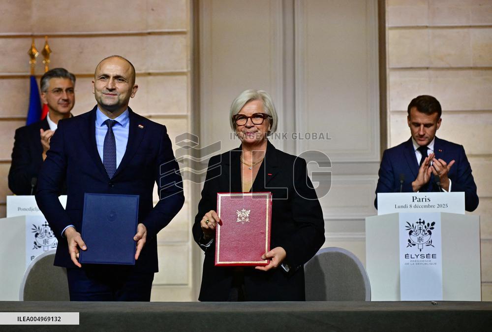 President Macron And PM Plenkovic Signing Ceremony - Paris