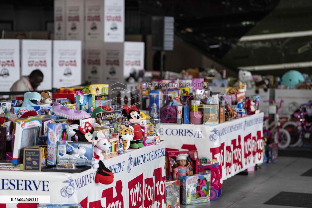 Melania Trump Participates in a Fundraiser for Toys for Tots